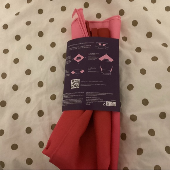 Tatcha Reusable Furoshiki Cloth Wrap NWT came with set - Picture 4 of 4